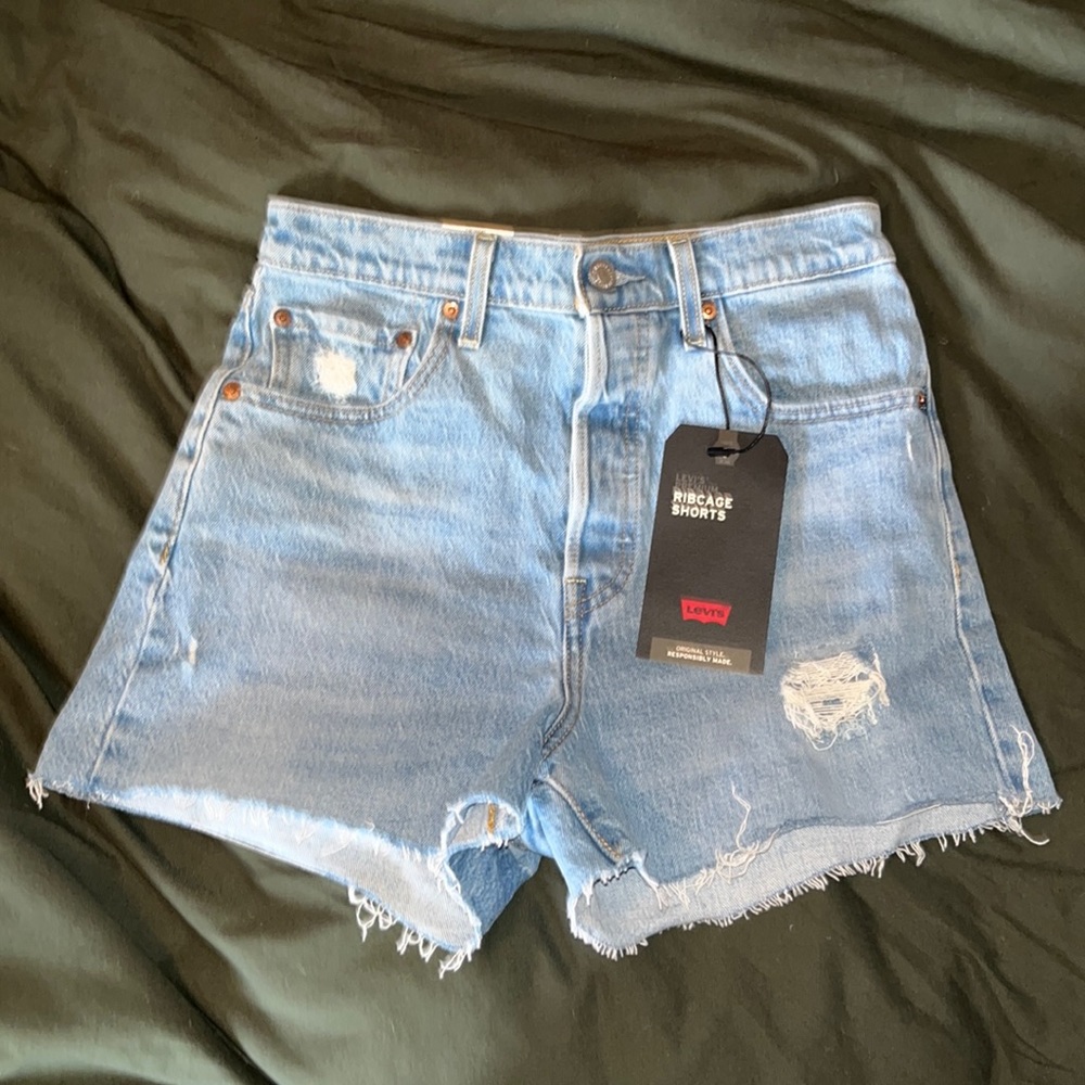 Levi’s Ribcage Shorts